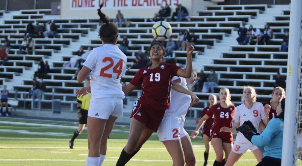Sophomore Audree Lerman #19 almost scores a header by receiving the ball off a corner kick.