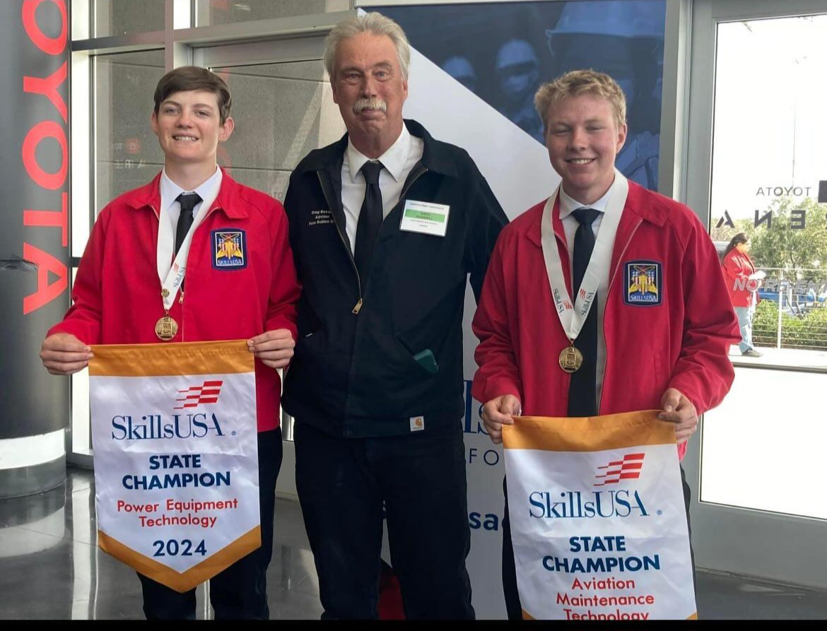 Preston Cleaver and Kyle Dart, gold winners, with automotive adviser Greg Boswell. 